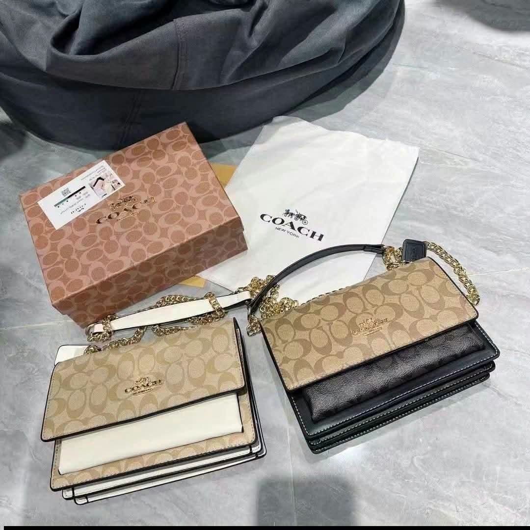 Coach Signature Canvas Chain Shoulder Bag (Category: Luxury Bags & Wallets) located in Pasig City. Submitted by farahoma15 (Listing ID 1464623689, Image 1). Description: - Authentic Coach bag - Signature C print in khaki and black - Gold chain strap - Comes with dust bag and box - Perfect for day or night wear - Very chic and versatile.
