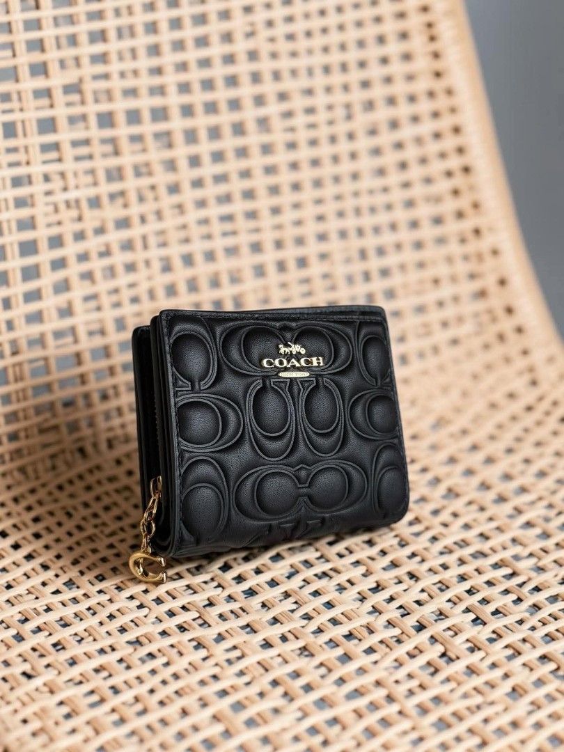 Coach Snap Wallet (Category: Wallets & Card holders) located in Angeles City. Submitted by truehawk_95a40c (Listing ID 1464764316, Image 3). Description: FRESH DROP SALE ❤️ cch snap wallet ₱3200 available onhand & ready to ship Pm me to order.