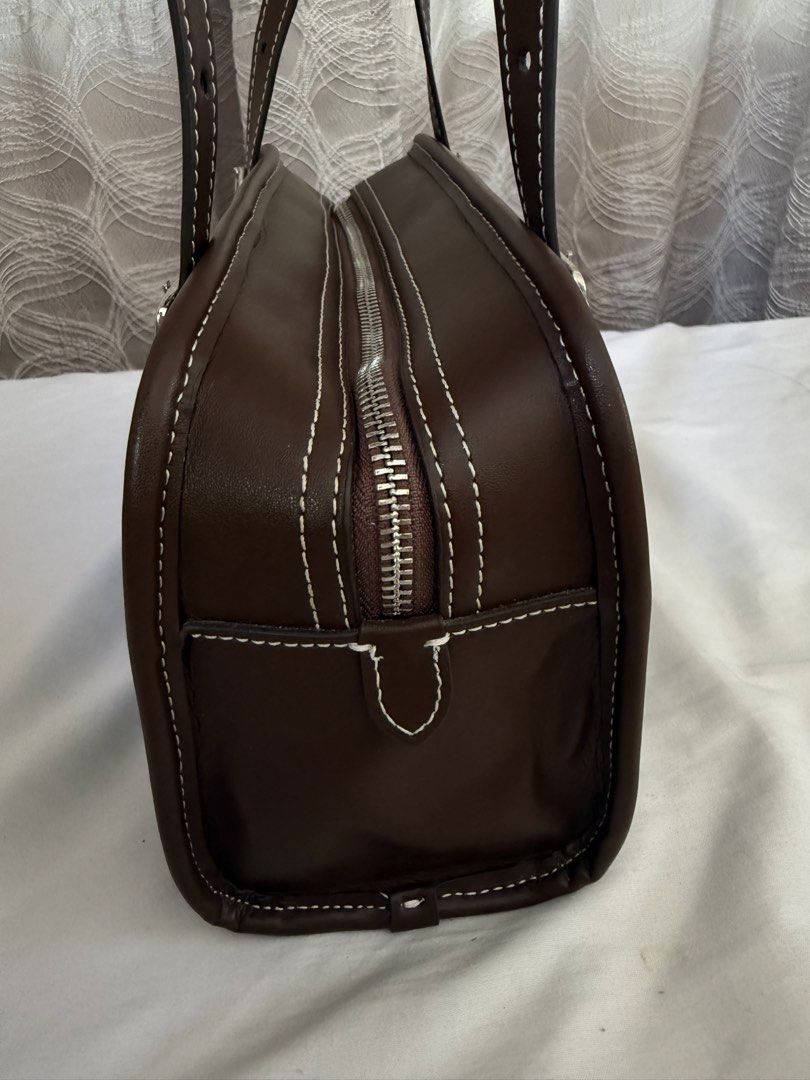 Coach Swing Zip Maple bag (Category: Luxury Bags & Wallets) located in Iligan City. Submitted by peachylovessoup (Listing ID 1464730564, Image 3). Description: - Authentic Coach Swing Zip in Maple color - Clean, structured silhouette perfect for daily use - Perfect cozy color for the colder months ahead 🍂 -Very good condition overall, just has a small minor crease and could use a little cleaning -Last photo is not mine, just for inspo MOP: GCASH