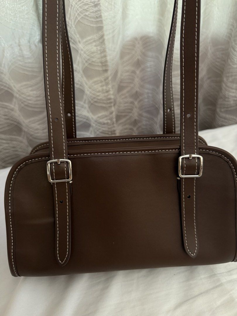 Coach Swing Zip Maple bag (Category: Luxury Bags & Wallets) located in Iligan City. Submitted by peachylovessoup (Listing ID 1464730564, Image 2). Description: - Authentic Coach Swing Zip in Maple color - Clean, structured silhouette perfect for daily use - Perfect cozy color for the colder months ahead 🍂 -Very good condition overall, just has a small minor crease and could use a little cleaning -Last photo is not mine, just for inspo MOP: GCASH