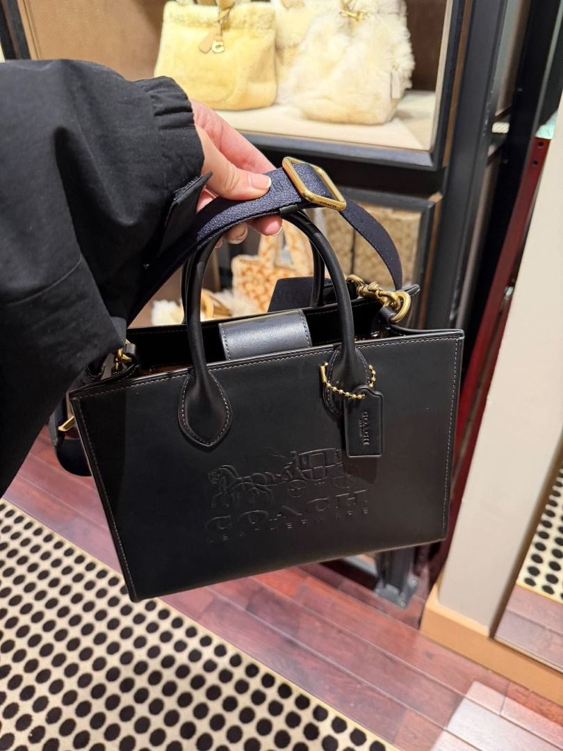 Coach Tote & Crossbody Bag (Category: Cross-body Bags) located in Rizal. Submitted by hiraya16 (Listing ID 1464627332, Image 1). Description: Store purchased. Onhand ready to ship J&T - Lalamove - Lbc.