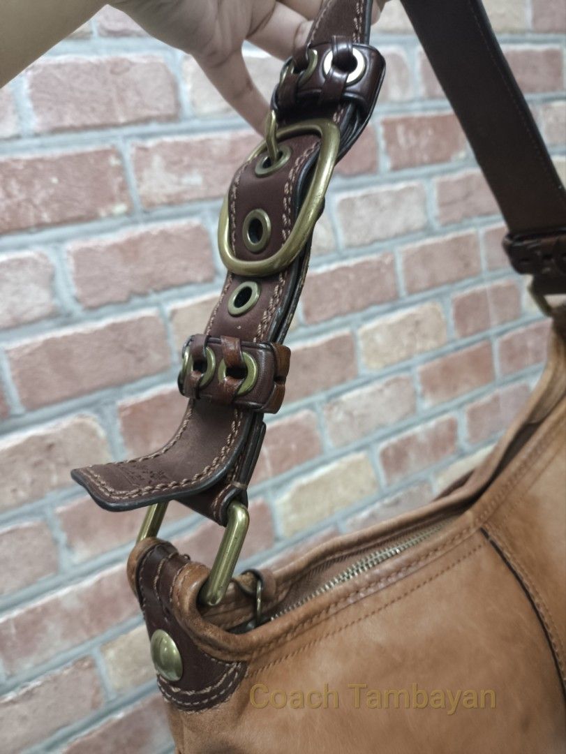 Coach Vintage Leather Bleeker (Category: Luxury Bags & Wallets) located in Cebu City. Submitted by summerfae (Listing ID 1464599482, Image 3). Description: Good condition, intact rubber lining, no crackings on the leather, inside needs cleaning has pen marks and stains, leather needs leather conditioner.