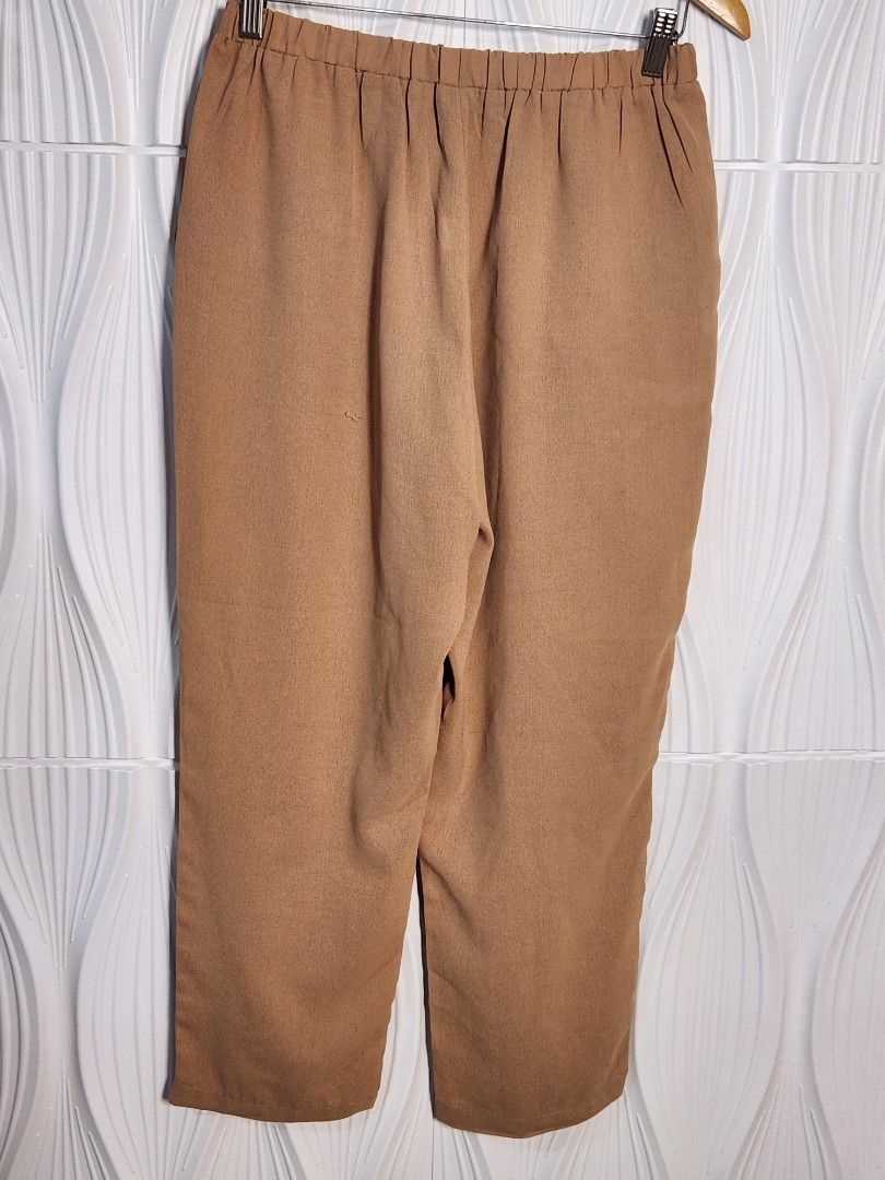 Color Mocha gartered Pants (Category: Other Bottoms) located in Marikina City. Submitted by KanamiFinds (Listing ID 1464629636, Image 2). Description: with minimal flaw please see attached pictures. length: 36 inches from waist waist: 28 to 42 inches.