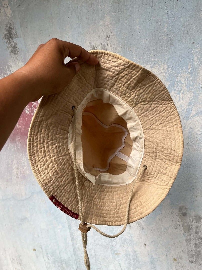 Columbia (Category: Caps & Hats) located in Siay. Submitted by Jaaziahthriftdumaguete (Listing ID 1464756742, Image 3). Description: Wts ❗ Columbia bucket hat adult size 9.5/10 condition Mine : 400 Free shipping fee Location Zamboanga Sibugay Mindanao.