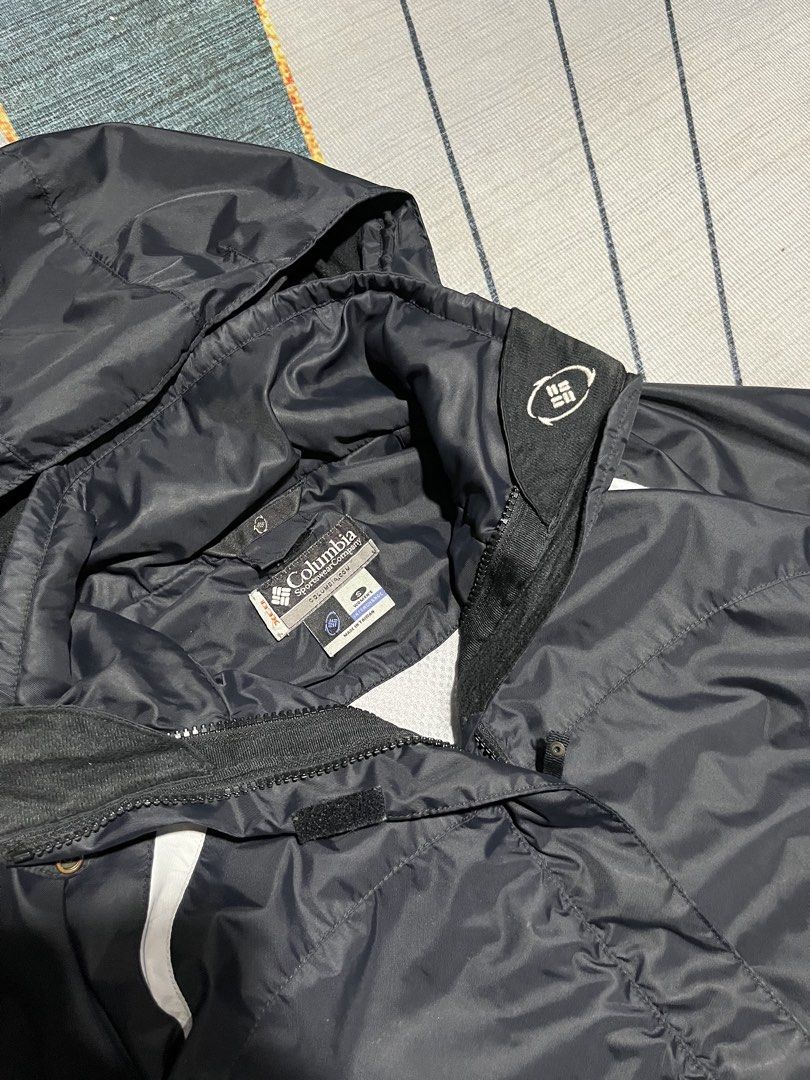 Columbia Storm Dry Black White Hooded Jacket (Category: Coats, Jackets and Outerwear) located in Puerto Princesa. Submitted by dijaydj28 (Listing ID 1464588944, Image 2). Description: - Columbia jacket in black with white accents - Hooded design for extra protection - 'Storm Dry' technology for outdoor activities - Elasticated hem and cuffs for a snug fit - Secure zipper and velcro closure - Columbia logo featured on sleeve and collar.