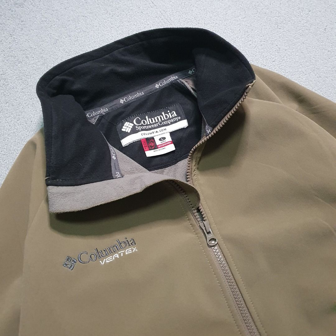 Columbia Vertex Jacket (Category: Coats, Jackets and Outerwear) located in Antipolo. Submitted by harolddee045164 (Listing ID 1464657955, Image 2). Description: COLUMBIA VERTEX Size on tag: LARGE Dimensions: 23 x 27.5" Color rate: 9.8/10 Condition: 9.8/10, LIKE NEW! NO ISSUE ❌️ 850 + SF Tanay, Rizal.