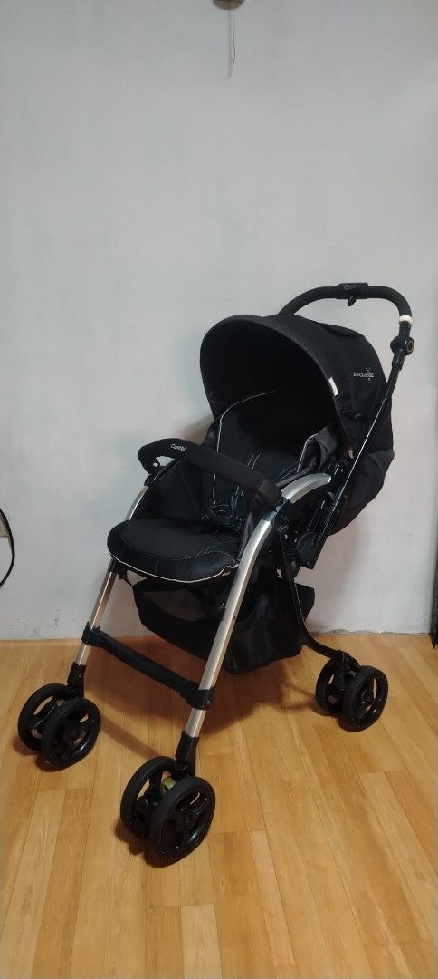 Combi Diaclasse Auto4Cas (Category: Strollers) located in Dasmarinas. Submitted by sheanne0828 (Listing ID 1464711900, Image 2). Description: ‼️📢 New Arrival Alert📢 ‼️ ❤️Combi Diaclasse Auto4Cas❤️ Brandnew Price: 31k 💥‼️Mine @ 3,200 only‼️💥 Good as new High Seat Lightweight Compact fold Reversible handle Bendable handle Fully recline seat Full range canopy Detachable front bar 5 point safety harness Auto swivel wheels Washable cover.