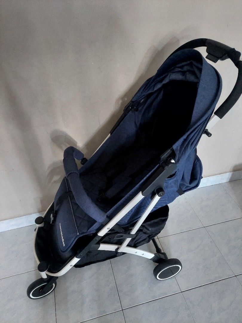 Compact Stroller (Category: Strollers) located in Kuala Lumpur. Submitted by norsalehah94202 (Listing ID 1464643735, Image 3). Description: *PRELOVED* item : stroller baby harga : RM150 Detail : anak x guna dh... ada koyak skit dkt pmegang tapi x mnjejaskn pngunaan.. location: sek11 kd.