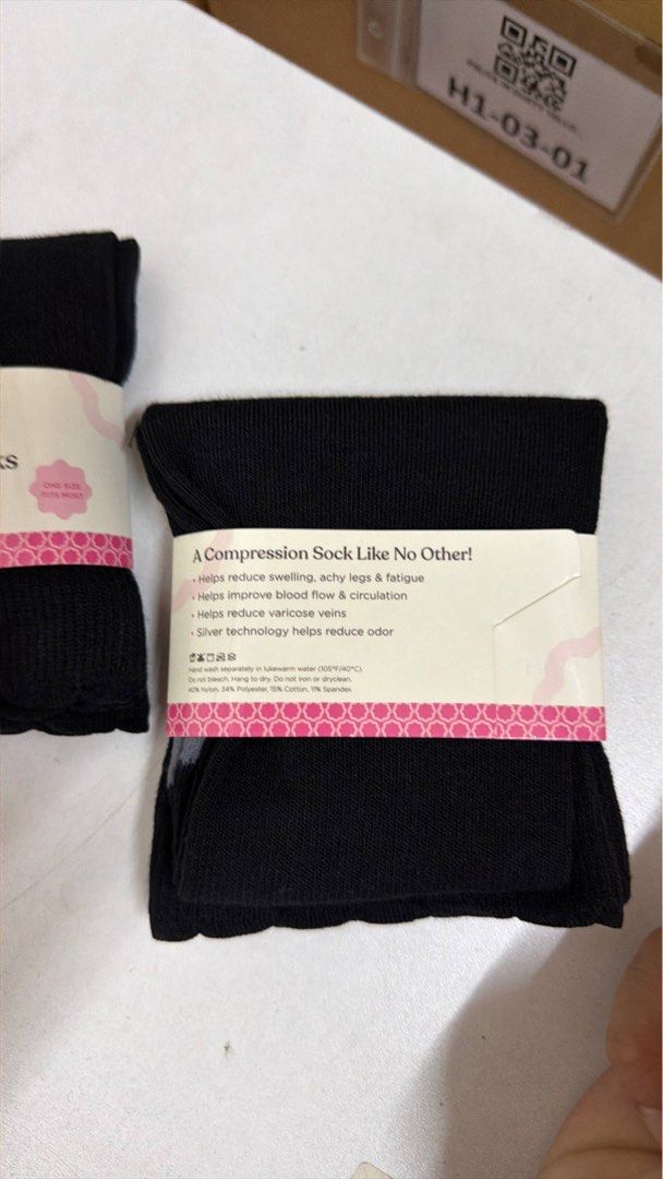 Compression Socks (Category: Activewear) located in Klang. Submitted by myrasha (Listing ID 1464674974, Image 2). Description: .