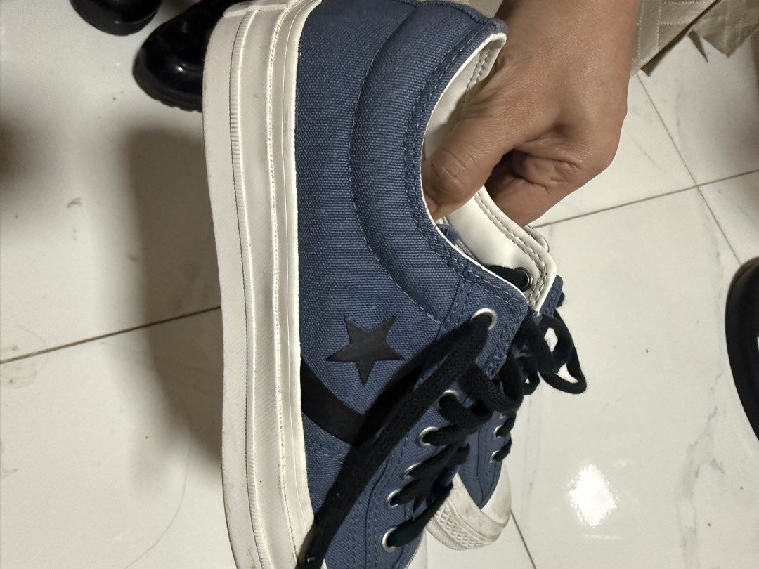 converse (Category: Sneakers) located in Rizal. Submitted by vargas.cel (Listing ID 1464672606, Image 3). Description: nabili last month 3x lang nasuot ng anak ko naluluwagan kasi sya nabili ng sale 2500 php selling 1500 3x lang nasuot 25 cm.