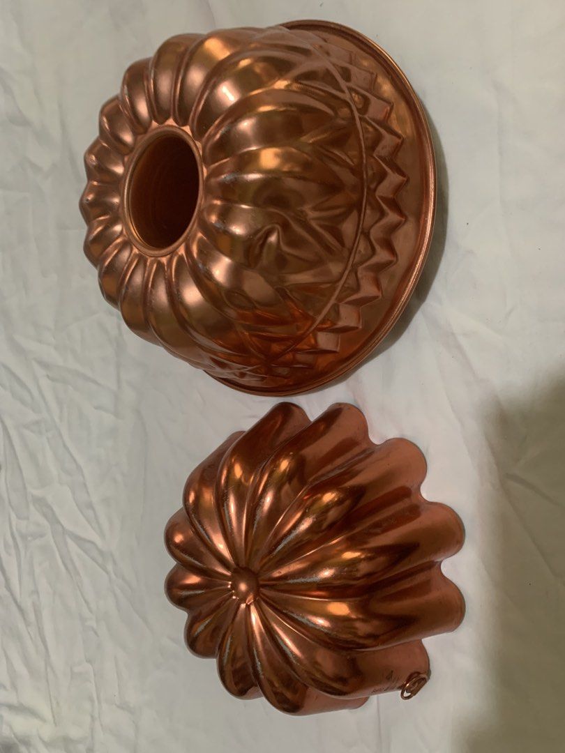 Copper Fluted Bundt Cake Molds Set (Category: Bakeware) located in Antipolo. Submitted by cebb888 (Listing ID 1464581364, Image 2). Description: - Set of 2 copper fluted bundt cake molds. - Includes one large bundt shape mold. - Includes one smaller, decorative fluted mold. - Ideal for baking cakes or creating gelatin molds. - Features a beautiful, vintage copper sheen. -Hard to find item / where is as is . - for collection / antique items . .