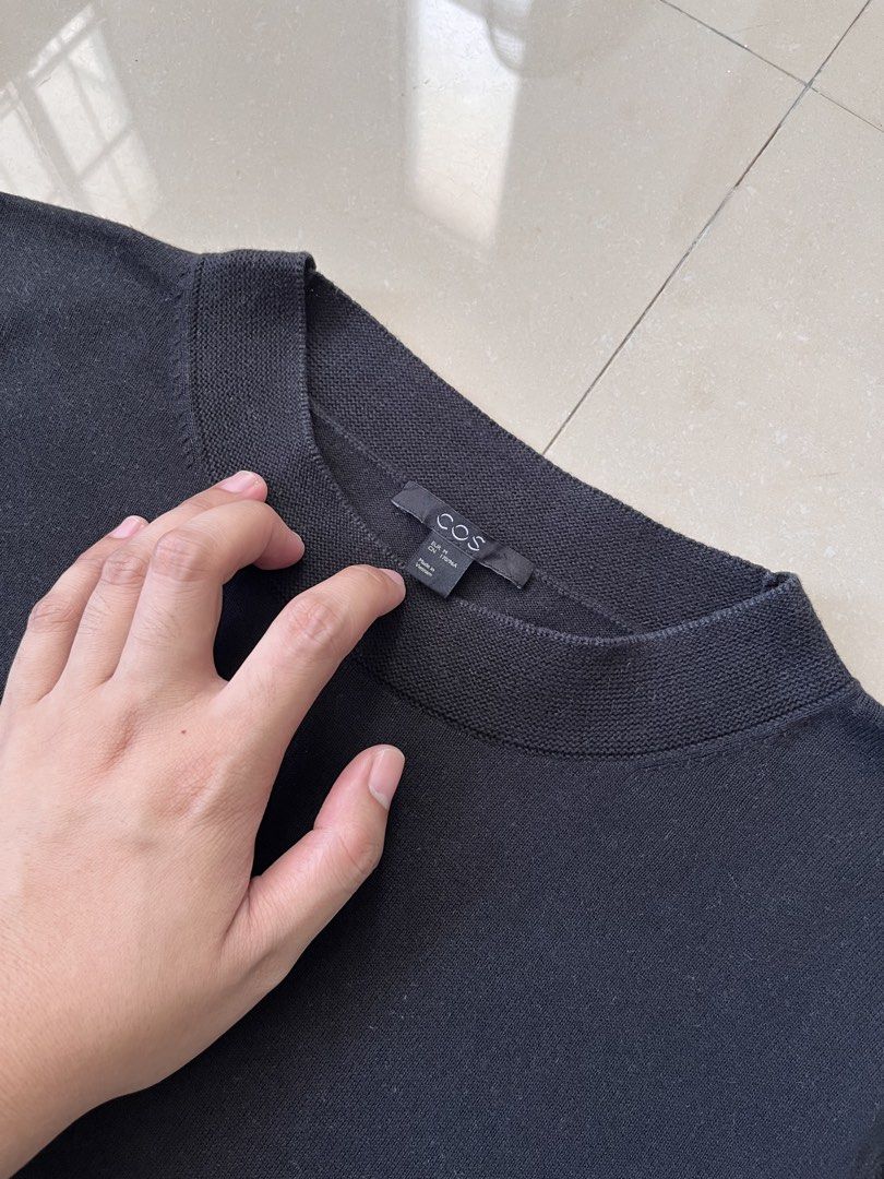 COS BLACK SHORT SLEEVE KNIT SWEATER (Category: Shirts) located in Magarao. Submitted by chalkzone20 (Listing ID 1464721048, Image 3). Description: Size: Euro Medium on tag Condition: 9.5/10 Color rate: 9.5/10 Made in Vietnam Dimensions: 19 x 24 1000+sf.