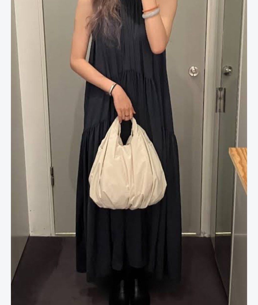 COS mini cloud tote bag (Category: Tote Bags) located in Koronadal. Submitted by gstyledforless (Listing ID 1464687993, Image 2). Description: .