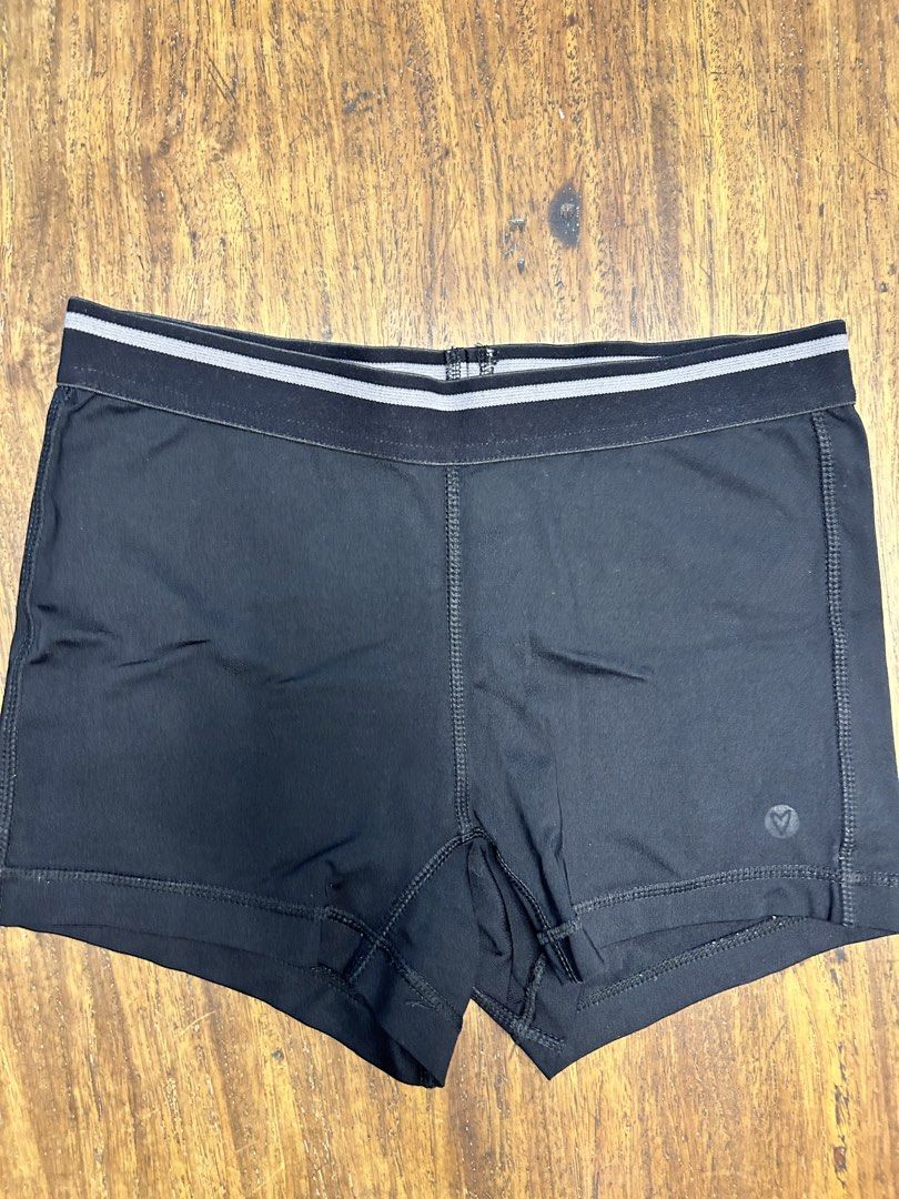 Cotton On Black Cycling Shorts (Category: Activewear) located in Antipolo. Submitted by tshopph (Listing ID 1464611751, Image 1). Description: 🧘‍♀️ Black Activewear Workout Shorts 🧘‍♀️ A versatile staple pair of solid black active shorts featuring a subtle grey striped elastic waistband and a comfortable stretch fit. Perfect for gym sessions, running, cycling, dance, yoga, or under-skirt safety shorts. Condition: used Size: small Price: ₱200, n
