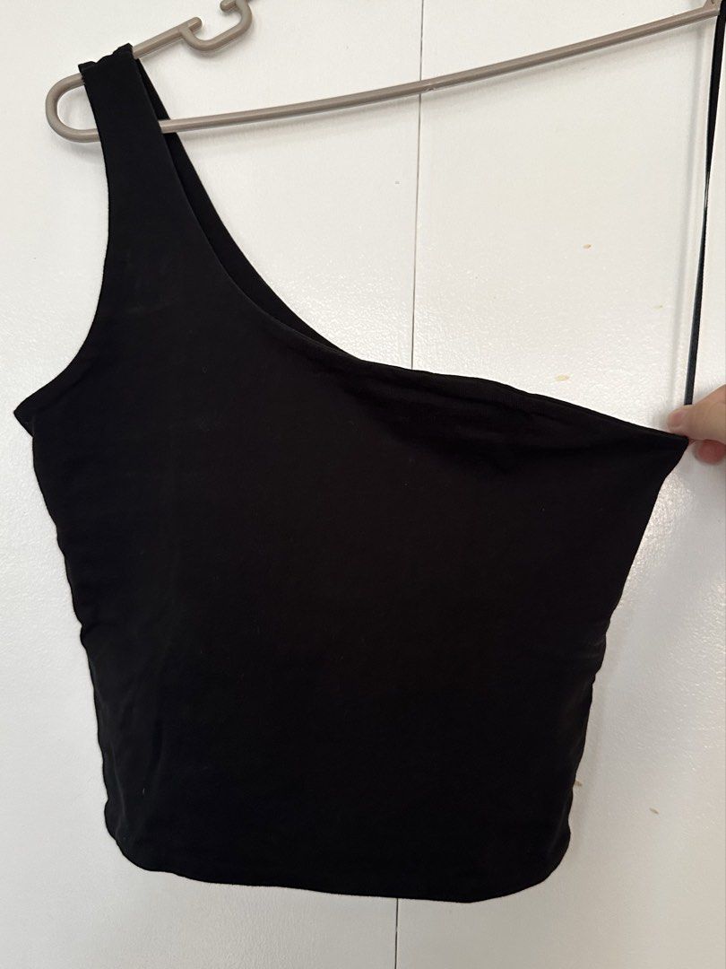 Cotton On Black One sided top (Category: Sleeveless) located in Paranaque City. Submitted by preloveeed890 (Listing ID 1464659276, Image 2). Description: Has white stain, not visible when worn.