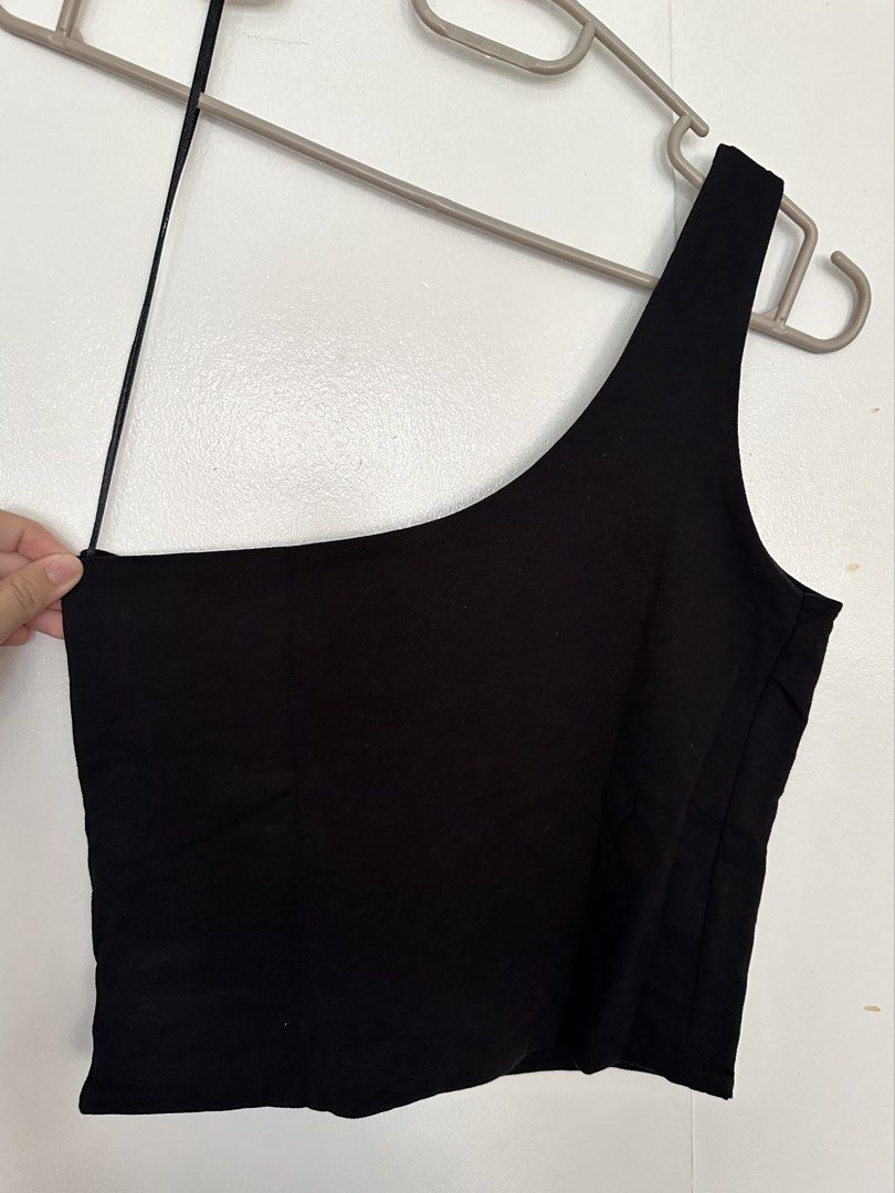 Cotton On Black One sided top (Category: Sleeveless) located in Paranaque City. Submitted by preloveeed890 (Listing ID 1464659276, Image 1). Description: Has white stain, not visible when worn.