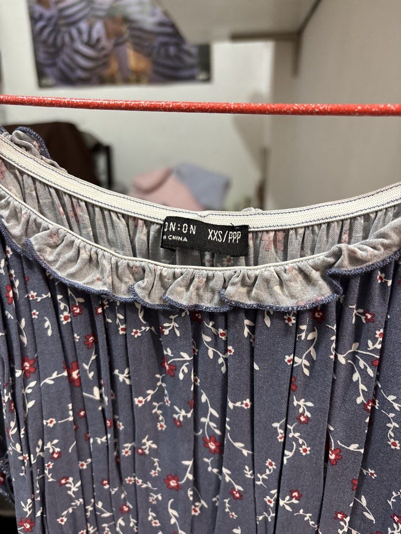 Cotton On Off Shoulder top (Category: Blouses) located in Quezon City. Submitted by den.declutters (Listing ID 1464646905, Image 2). Description: .