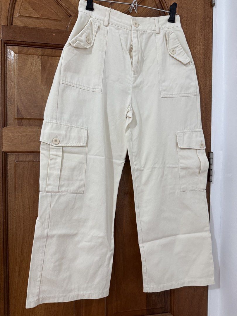 Cream Cargo Pants (Category: Other Bottoms) located in Naga. Submitted by sbcookieee (Listing ID 1464719843, Image 2). Description: .