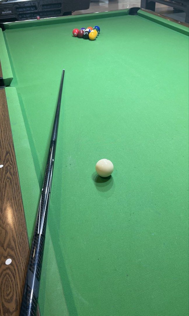 Crical CL-01 (Category: Billiards and Bowling) located in Cainta. Submitted by yonkers09 (Listing ID 1464628344, Image 2). Description: Minor Dents sa butt Blue Diamond Tip With Hard Case + extension With Taom v10 blue (used).