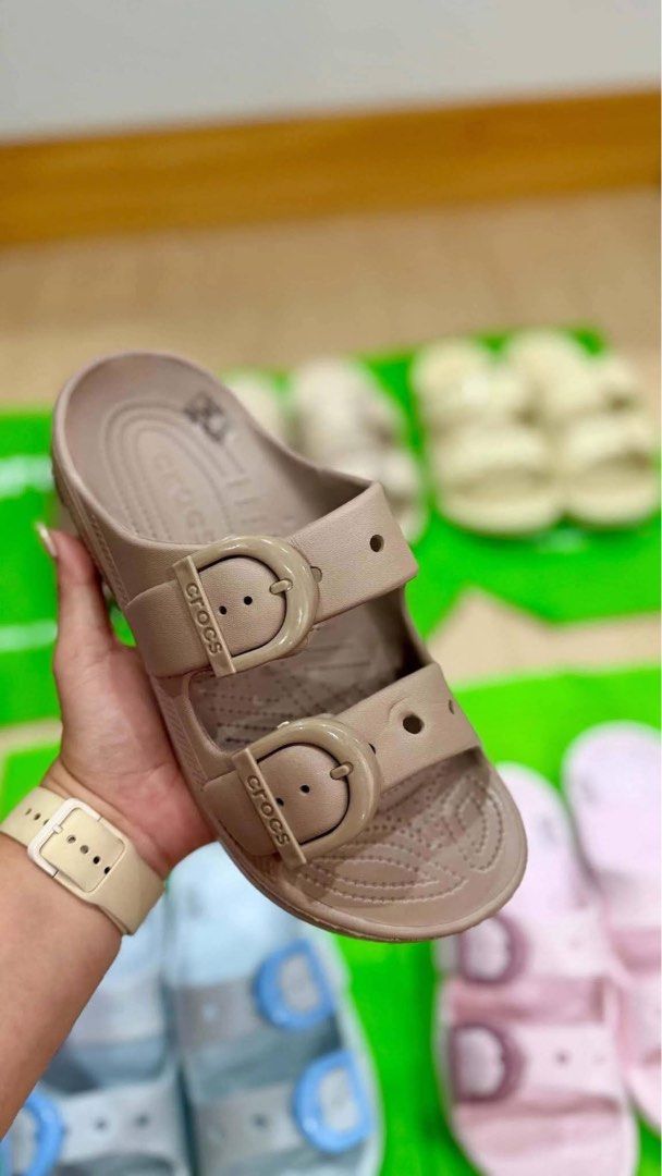 Crocs Saturday Enamel Buckle (Category: Slippers and slides) located in Quezon City. Submitted by stuffs.hellyy (Listing ID 1464745246, Image 3). Description: NEW CROCS SATURDAY ENAMEL BUCKLE SATURDAY With eco bag SIZE AVAILABLE 36-37 37-38 38-39 39-40 .