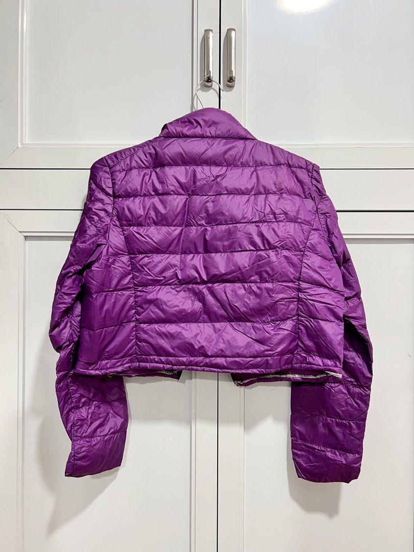 CROPPED PUFFER JACKET (Category: Coats, Jackets and Outerwear) located in Valenzuela. Submitted by stayradwithme (Listing ID 1464736883, Image 3). Description: CROPPED PUFFER JACKET Size: S to M Condition: 10/10 Used once only Lightweight Thin fabric RFS: Decluttering AVAIL 💜💜💜.