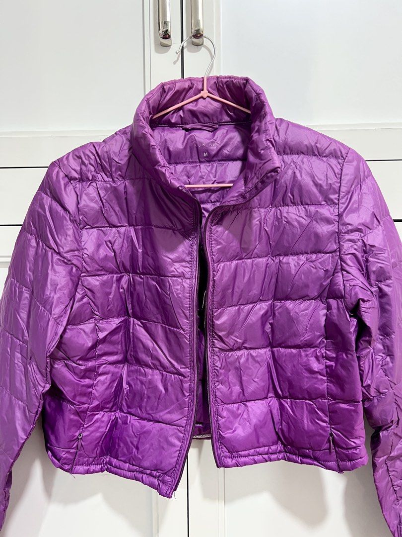 CROPPED PUFFER JACKET (Category: Coats, Jackets and Outerwear) located in Valenzuela. Submitted by stayradwithme (Listing ID 1464736883, Image 2). Description: CROPPED PUFFER JACKET Size: S to M Condition: 10/10 Used once only Lightweight Thin fabric RFS: Decluttering AVAIL 💜💜💜.