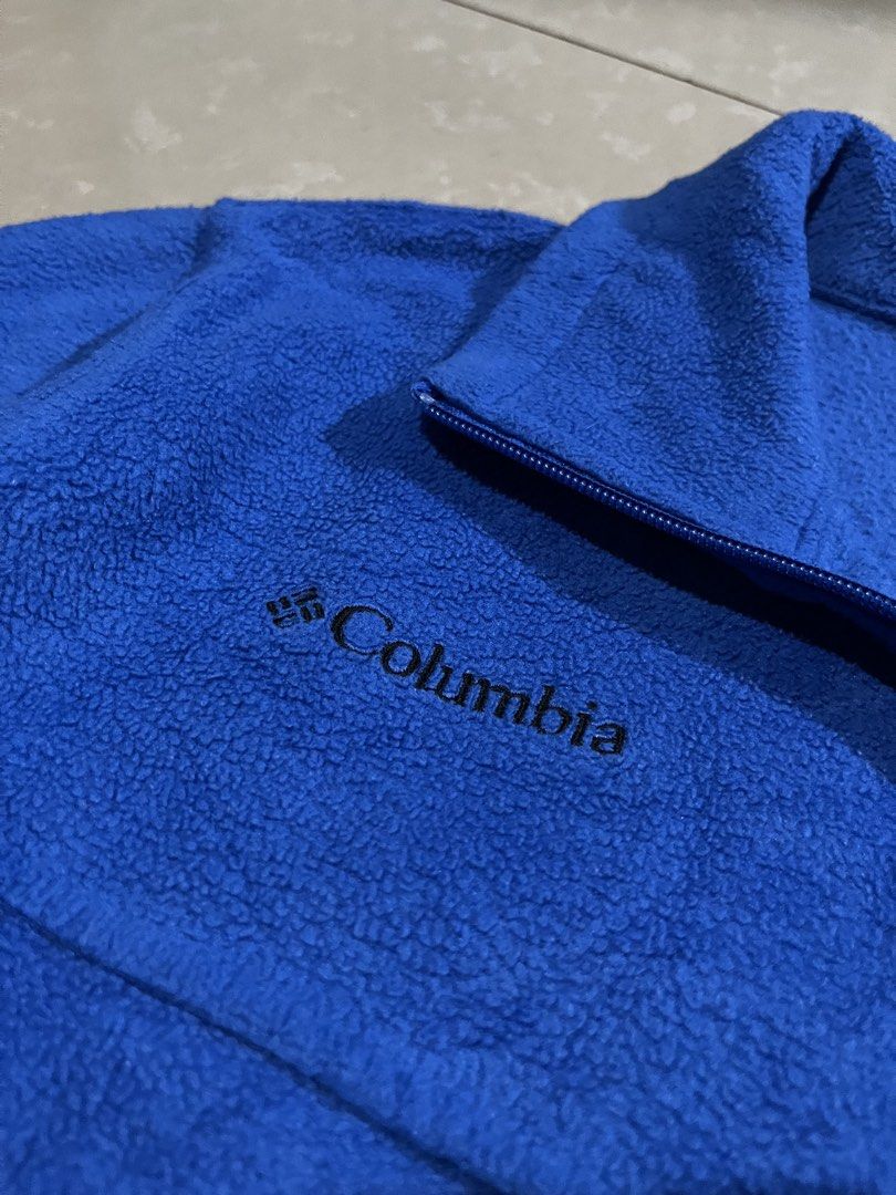 Culombia fleece Jacket (Category: Hoodies) located in San Jose. Submitted by thriftfindsarchive (Listing ID 1464685534, Image 3). Description: Size M Width 21 Length 26 Issue None Good as new Good for winter Fave ✨ Slightly negotiable dm me 📩.