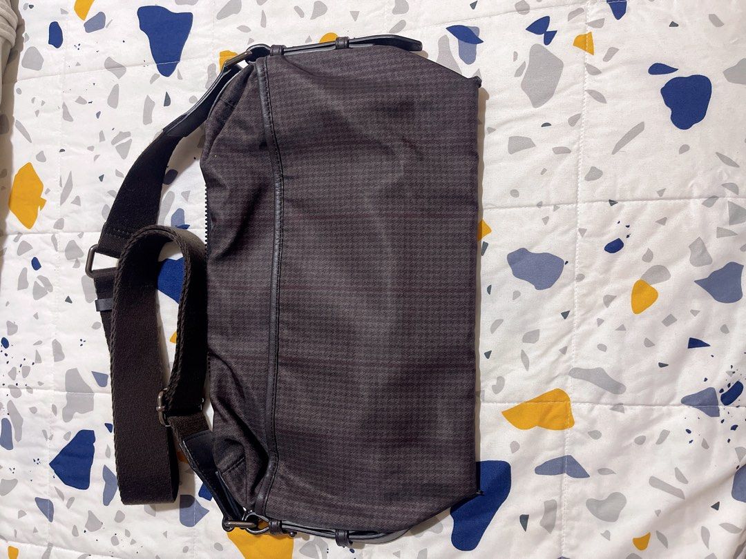 DAKS Houndstooth Pattern Crossbody Bag (Category: Cross-body Bags) located in Quezon City. Submitted by donnabelle7572 (Listing ID 1464696272, Image 2). Description: - Authentic DAKS crossbody bag - Model DB28 4F833 01 - Unisex -Length-12"; Height 9"; width-3.5".