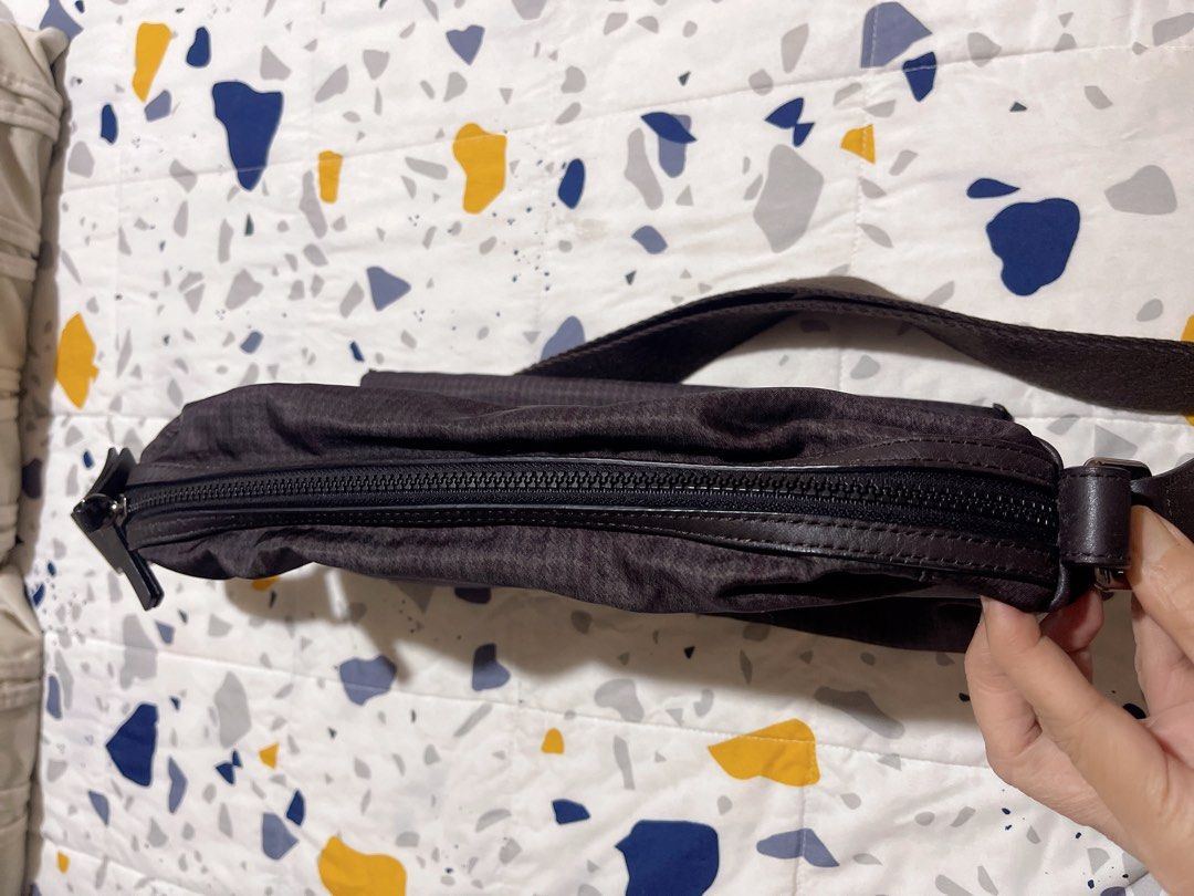 DAKS Houndstooth Pattern Crossbody Bag (Category: Cross-body Bags) located in Quezon City. Submitted by donnabelle7572 (Listing ID 1464696272, Image 3). Description: - Authentic DAKS crossbody bag - Model DB28 4F833 01 - Unisex -Length-12"; Height 9"; width-3.5".