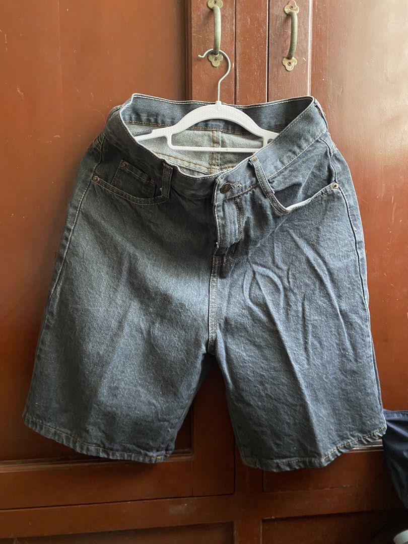 dark denim jorts (Category: Shorts) located in Caloocan City. Submitted by v6nnies (Listing ID 1464632392, Image 1). Description: dark denim jorts size 30 bought it big so it would sit on my hips thought jt wld look cute on me but its just not my style :( price is slightly negotiable :).