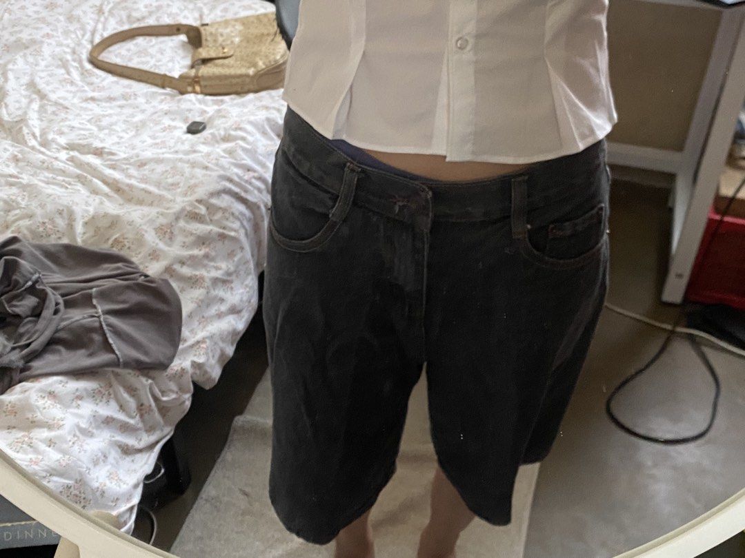 dark denim jorts (Category: Shorts) located in Caloocan City. Submitted by v6nnies (Listing ID 1464632392, Image 2). Description: dark denim jorts size 30 bought it big so it would sit on my hips thought jt wld look cute on me but its just not my style :( price is slightly negotiable :).