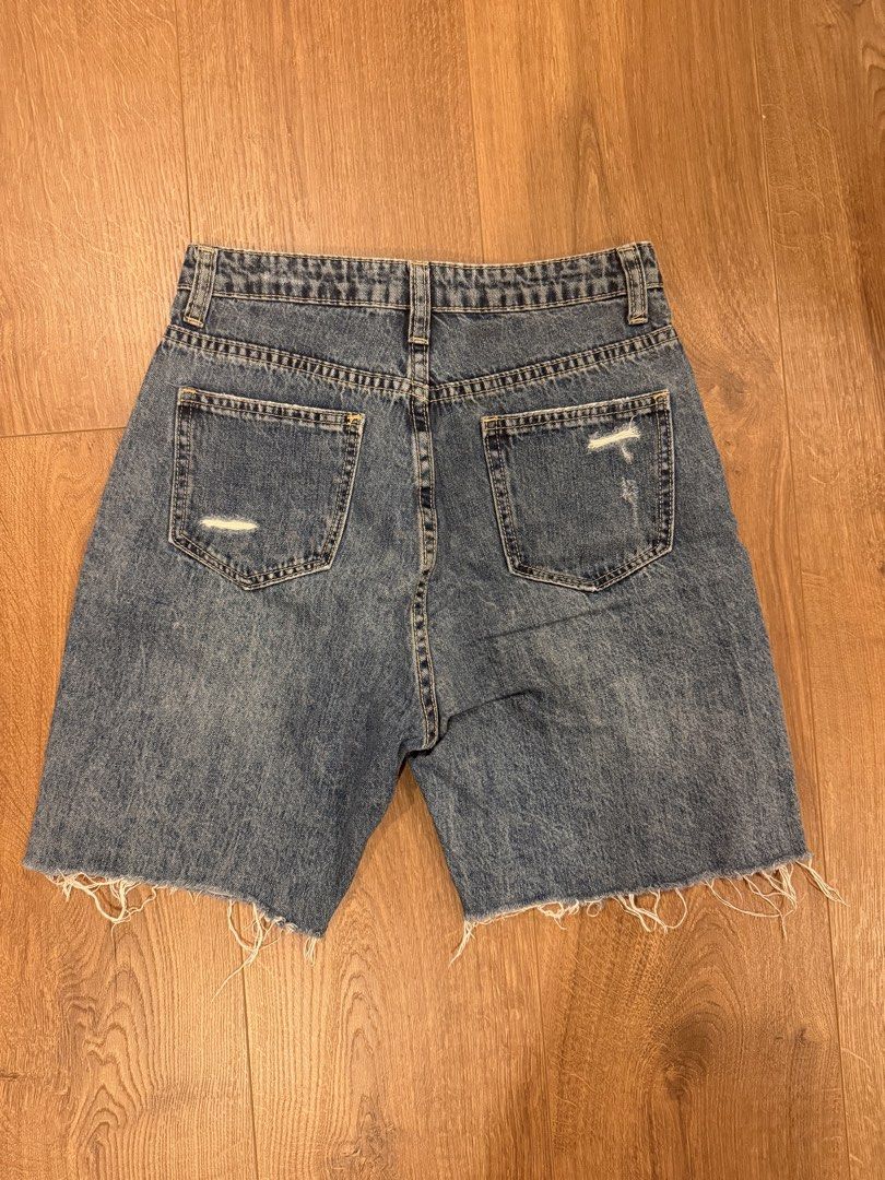 dark grey distressed jorts (Category: Shorts) located in Paranaque City. Submitted by bbyooodaa (Listing ID 1464635086, Image 2). Description: Dark grey slightly distressed jorts.