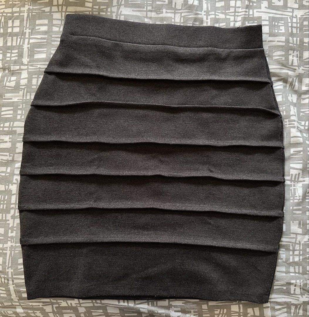 Dark Grey Formal Skirt (Category: Skirts) located in Paranaque City. Submitted by preloveeed890 (Listing ID 1464679304, Image 1). Description: .