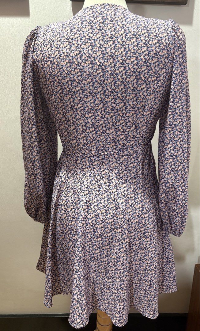 DAZY Floral Wrap Dress Size Small (Category: Dresses) located in Cavite. Submitted by momskiette (Listing ID 1464579450, Image 3). Description: - Cute floral wrap dress from DAZY - Features puff sleeves - Adjustable tie waist - Length: 32 inches - Chest: 32-34 inches - waist : 24-26 inches - Versatile for casual outings or dressing up.