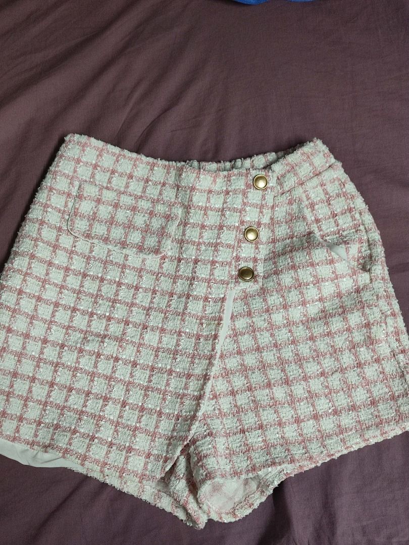 Decluttering random bottoms (Category: Other Bottoms) located in Caloocan City. Submitted by azoraaah (Listing ID 1464651608, Image 2). Description: - Never used and once used clothes .