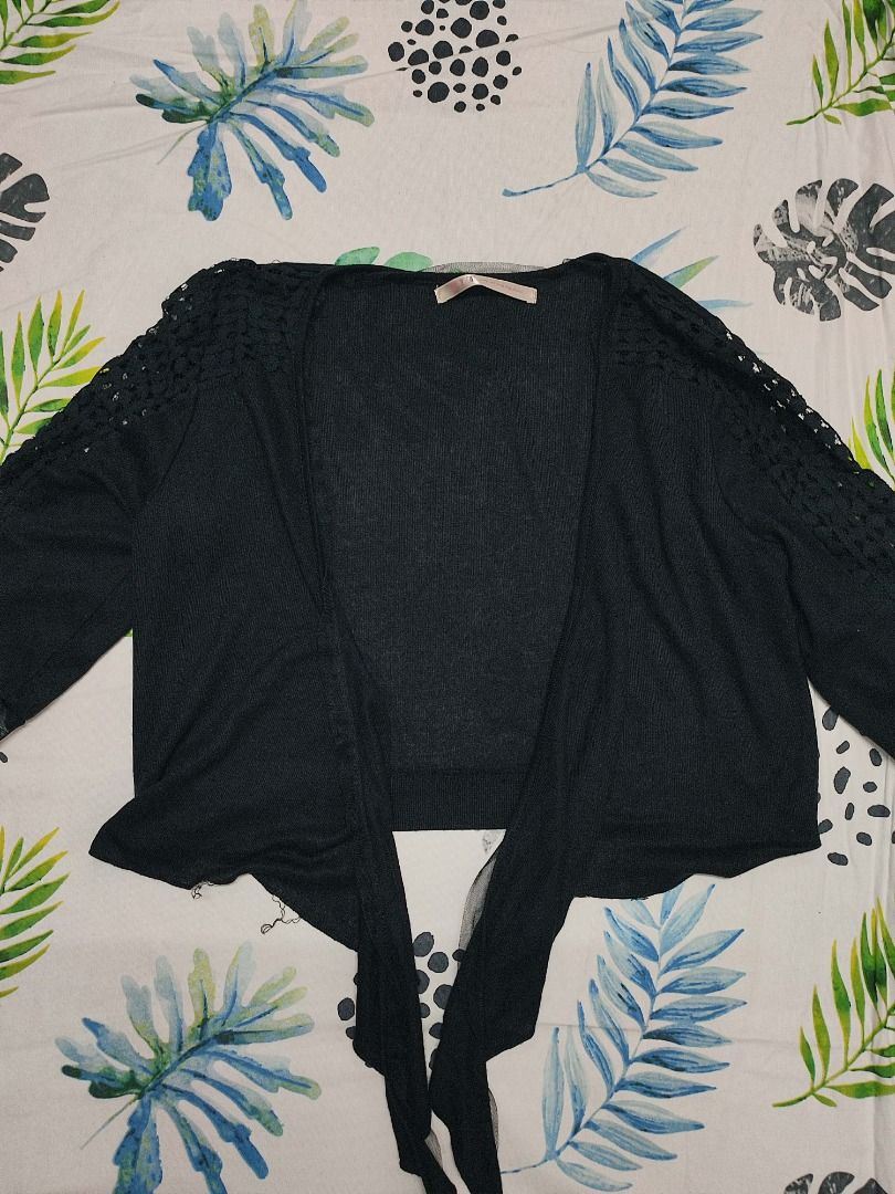 Decluttering Random Tops (Category: Longsleeves) located in Caloocan City. Submitted by azoraaah (Listing ID 1464652163, Image 2). Description: .