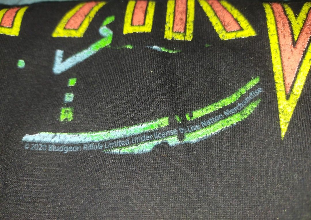 🐆Def Leppard Men's T-Shirt (Category: Tshirts & Polo Shirts ) located in Bacolod City. Submitted by thriftside29 (Listing ID 1464760918, Image 3). Description: 🐆Def Leppard Men's T-Shirt 🐆Size:L 🐆 Width:21 inch. 🐆 Length:28 inch. 🐆Color Rate:9.5/10 Excellent Condition. 🐆Made in Honduras 🐆No Issue.