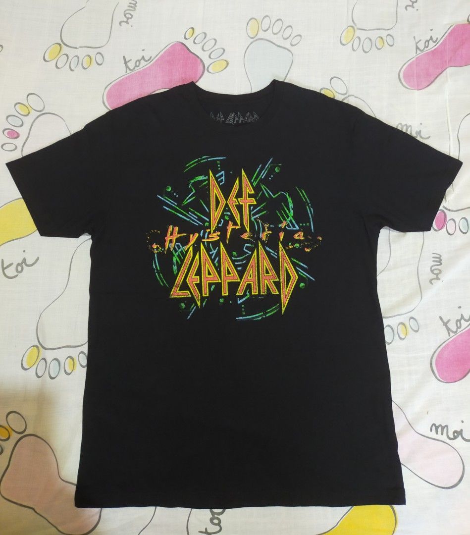 🐆Def Leppard Men's T-Shirt (Category: Tshirts & Polo Shirts ) located in Bacolod City. Submitted by thriftside29 (Listing ID 1464760918, Image 1). Description: 🐆Def Leppard Men's T-Shirt 🐆Size:L 🐆 Width:21 inch. 🐆 Length:28 inch. 🐆Color Rate:9.5/10 Excellent Condition. 🐆Made in Honduras 🐆No Issue.