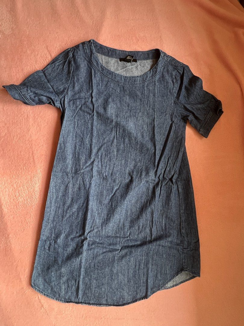Denim Dress with Short Sleeves (Category: Dresses) located in Batangas. Submitted by alaisaampa7513 (Listing ID 1464571149, Image 1). Description: - Casual blue denim dress - Short sleeves with cuff detail - Classic round neckline - Slightly curved hemline - Effortlessly stylish for everyday outings - Comfortable and versatile design.