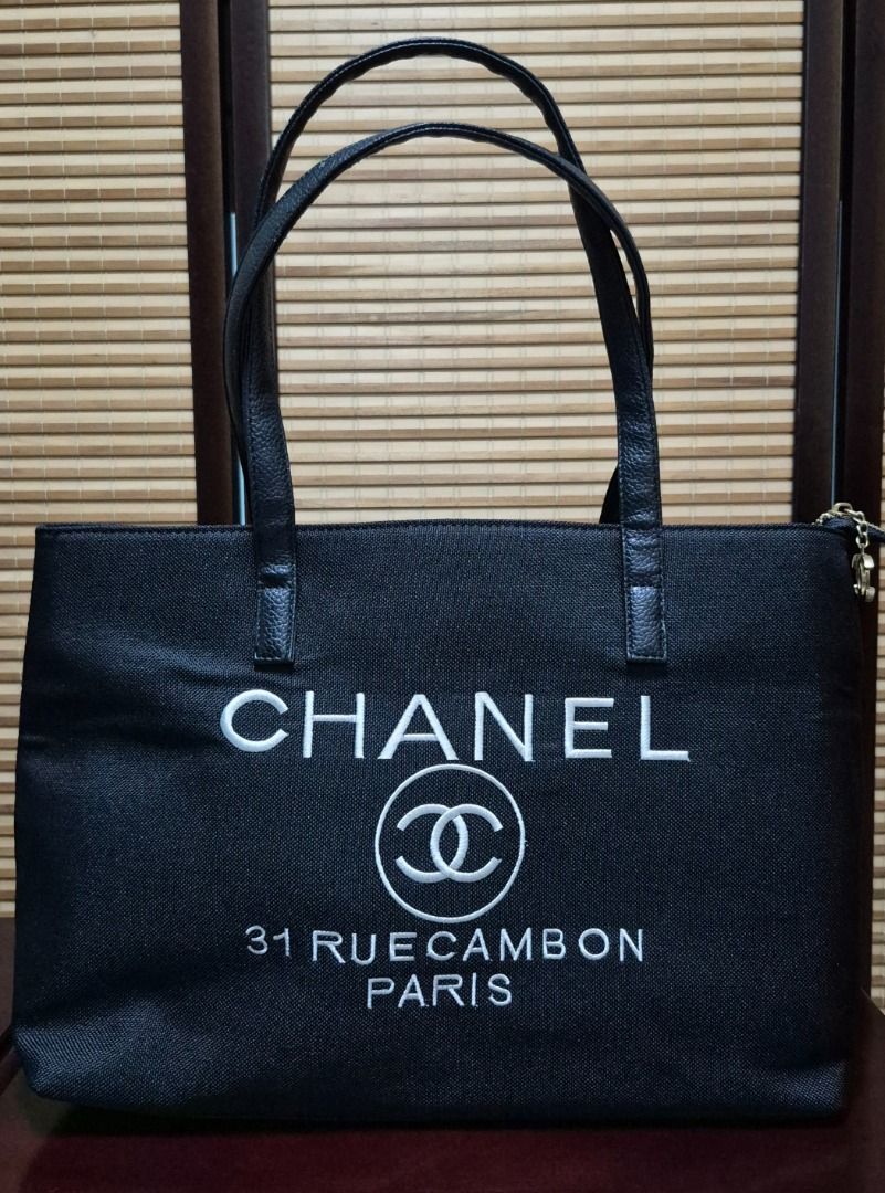 Denim Tote Bag (Category: Tote Bags) located in Quezon City. Submitted by ginny_preloved (Listing ID 1464676012, Image 1). Description: Decluttering.