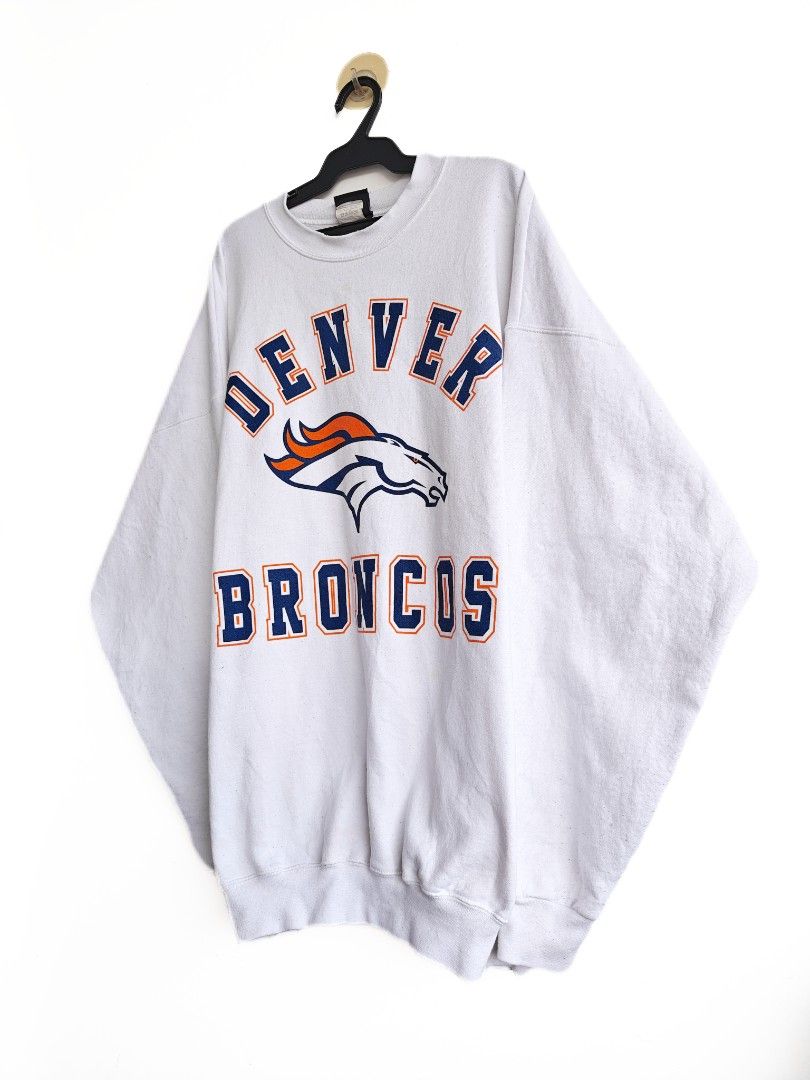 Denver Broncos Crewneck (Category: Coats, Jackets and Outerwear) located in Imus. Submitted by valentino.bros. (Listing ID 1464680036, Image 2). Description: .