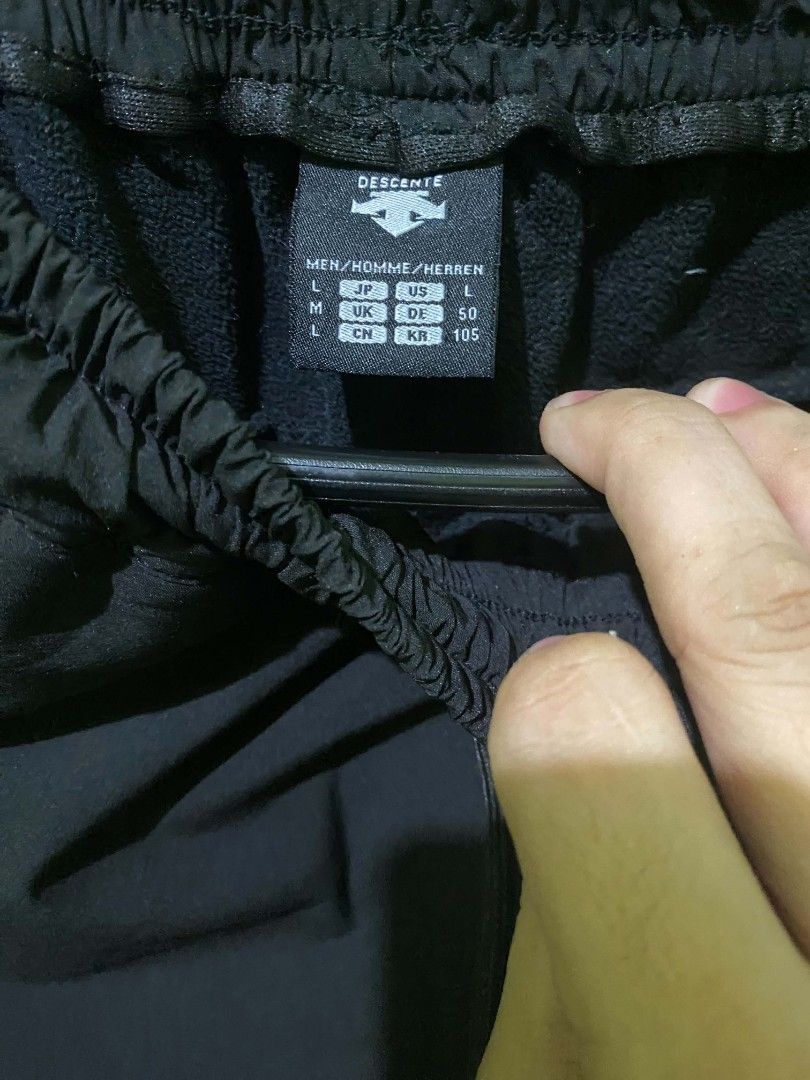 Descente Running Black Track Pants Men's Size L (Category: Joggers) located in Quezon City. Submitted by elihur.tuazon (Listing ID 1464736822, Image 2). Description: - Brand: Descente Running - Color: Black - Size: Men's L (Relaxed fit) - Waistband: Elastic with adjustable drawstring cords - Pockets: Secure zipped pockets on both sides - Details: Descente logo on left thigh and DESCENTE RUNNING text down the right leg - Interior: Soft fleece lini