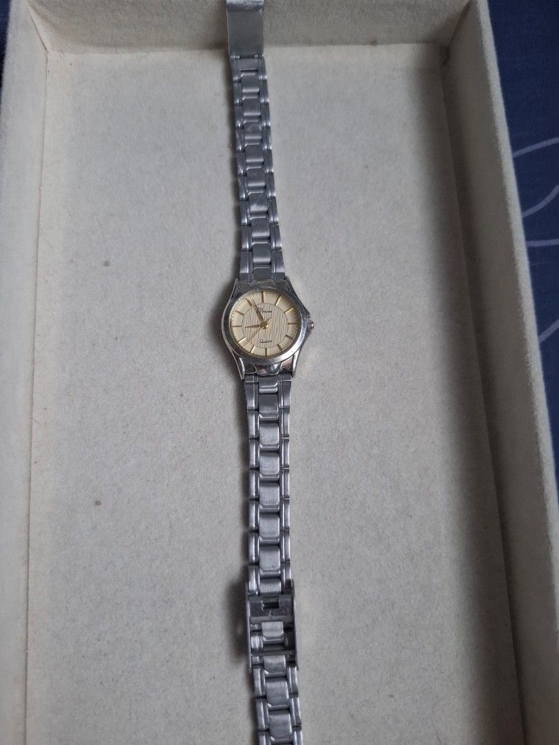 Desiree Q&Q Watch (Category: Women's Watches) located in Abucay. Submitted by icia_marie18 (Listing ID 1464575906, Image 1). Description: Desiree by Q&Q watch issue: minimal scratch glass face and scratches on straps (sign of usage) price nego japan movement.