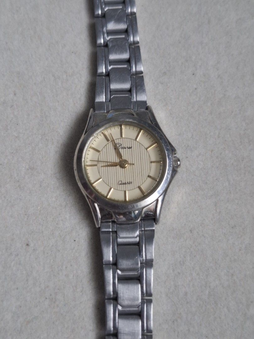 Desiree Q&Q Watch (Category: Women's Watches) located in Abucay. Submitted by icia_marie18 (Listing ID 1464575906, Image 2). Description: Desiree by Q&Q watch issue: minimal scratch glass face and scratches on straps (sign of usage) price nego japan movement.