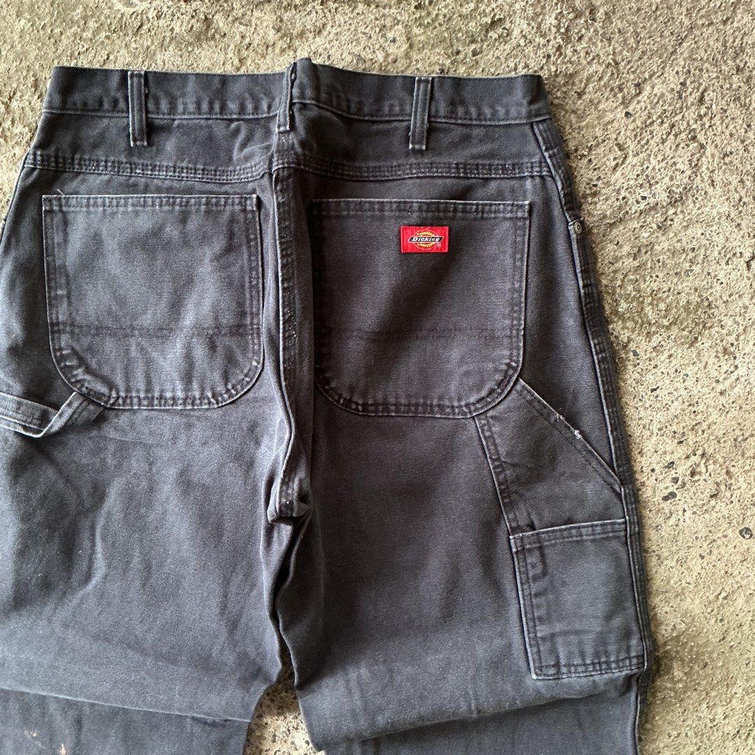 Dickies Black Carpenter Pants (Category: Jeans) located in Santa Barbara. Submitted by evrysundayvintage (Listing ID 1464703224, Image 2). Description: Dickies Black Carpenter Pants Dimensions Waist: 33-34” Length: 39” Signs of usage 9.8;/10 color rate.