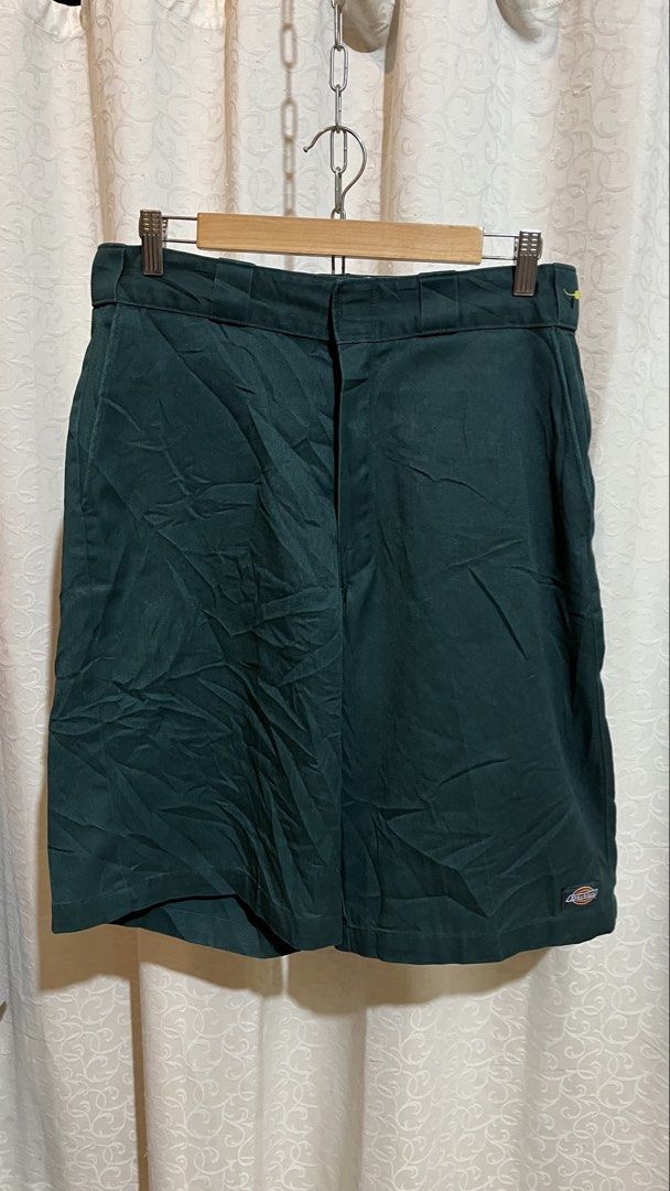 DICKIES DOUBLE PATCH WAISTLINE 30-32 (Category: Activewear) located in Manila. Submitted by veabianca (Listing ID 1464597627, Image 1). Description: DICKIES DOUBLE PATCH WAISTLINE 32-33 LENGTH 24 LEGHOLE 13 EXCELLENT CONDITION COLOR RATE 9.8/10 NO ISSUE .
