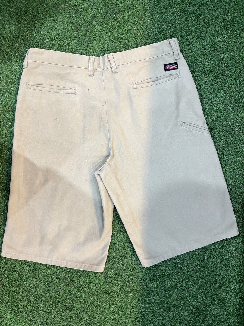 Dickies Khaki Work Shorts (Category: Shorts) located in Manila. Submitted by zenfox-b96d (Listing ID 1464733731, Image 3). Description: FS: DICKIES Khaki short - 350 (issue may tahi sa ibabaw ng tag kita sa picture) Waist: 36 Length: 24 Brand: Dickies - Color: Khaki - Style: Classic utility work shorts - Material: Sturdy, durable twill fabric - Features: Back welt pockets and iconic Dickies logo tags on the back waistband and front leg - Best for