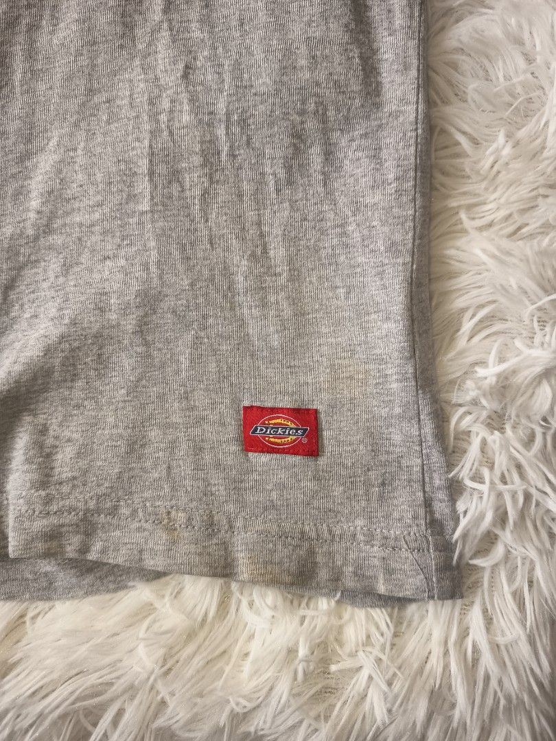 Dickies Shirt (Category: Tshirts & Polo Shirts ) located in Pasay City. Submitted by ODDXX (Listing ID 1464602864, Image 3). Description: Dickies Shirt L on Tag Dimes (17"x27") issue: stain, pinholes, loose neckline. 149 pesos nlng.