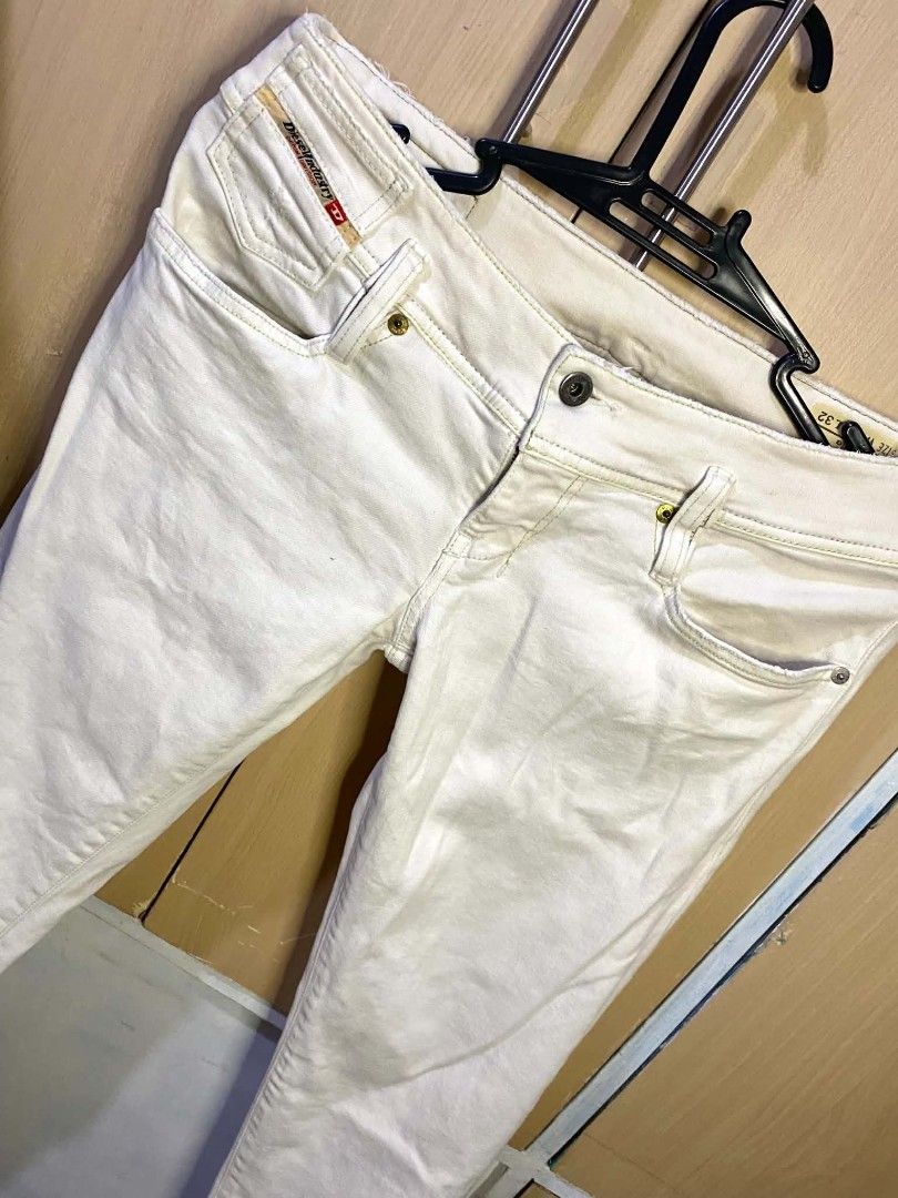 Diesel Matic Denim Jeans (Category: Jeans) located in Las Pinas. Submitted by modemnl (Listing ID 1464744250, Image 2). Description: Size: 29 | Color: White Stylish Diesel Matic denim jeans with a classic, timeless look. A versatile pair that’s easy to dress up or down and perfect for everyday wear. -Authentic Diesel brand -Comfortable and easy to style -Versatile everyday piece -Perfect with tees, blouses, sweaters, or jackets Note: Pm for medid