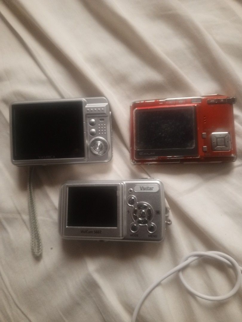 Digicams Branded (Category: Cameras) located in Estancia. Submitted by weizzy27 (Listing ID 1464621636, Image 2). Description: Digicams for sale 550 each, Issue no batteries only. Can do shipping sa malayo. just message if interested.